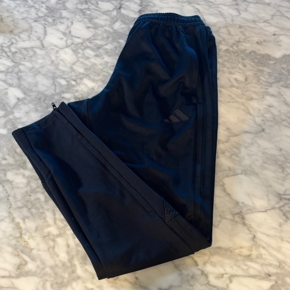 adidas Men's black tiro Joggers, size small